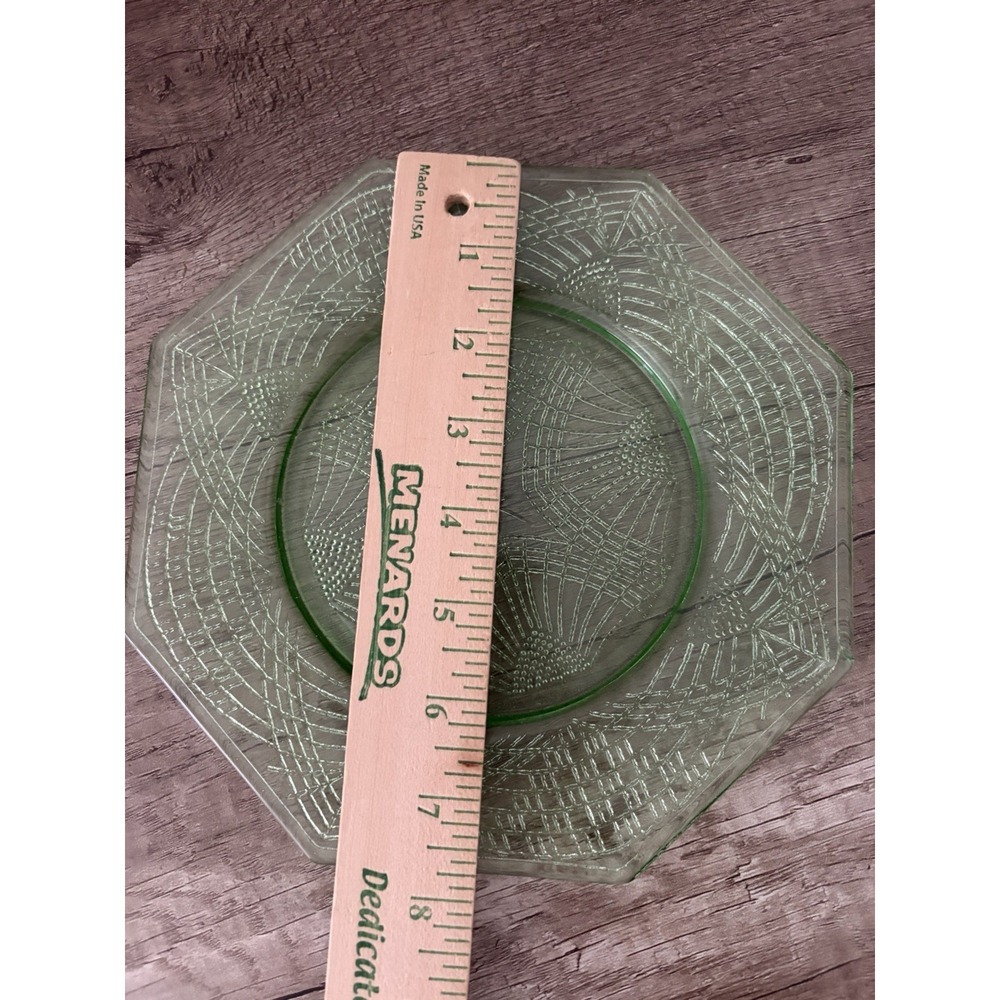 Vintage Green Romanesque Plate LE Smith Depression Glass Uranium Glow 8" Plate - Picture 4 of 5